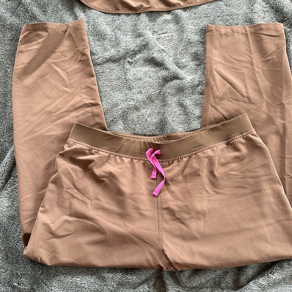 Figs scrub outfit - Picture 2 of 4